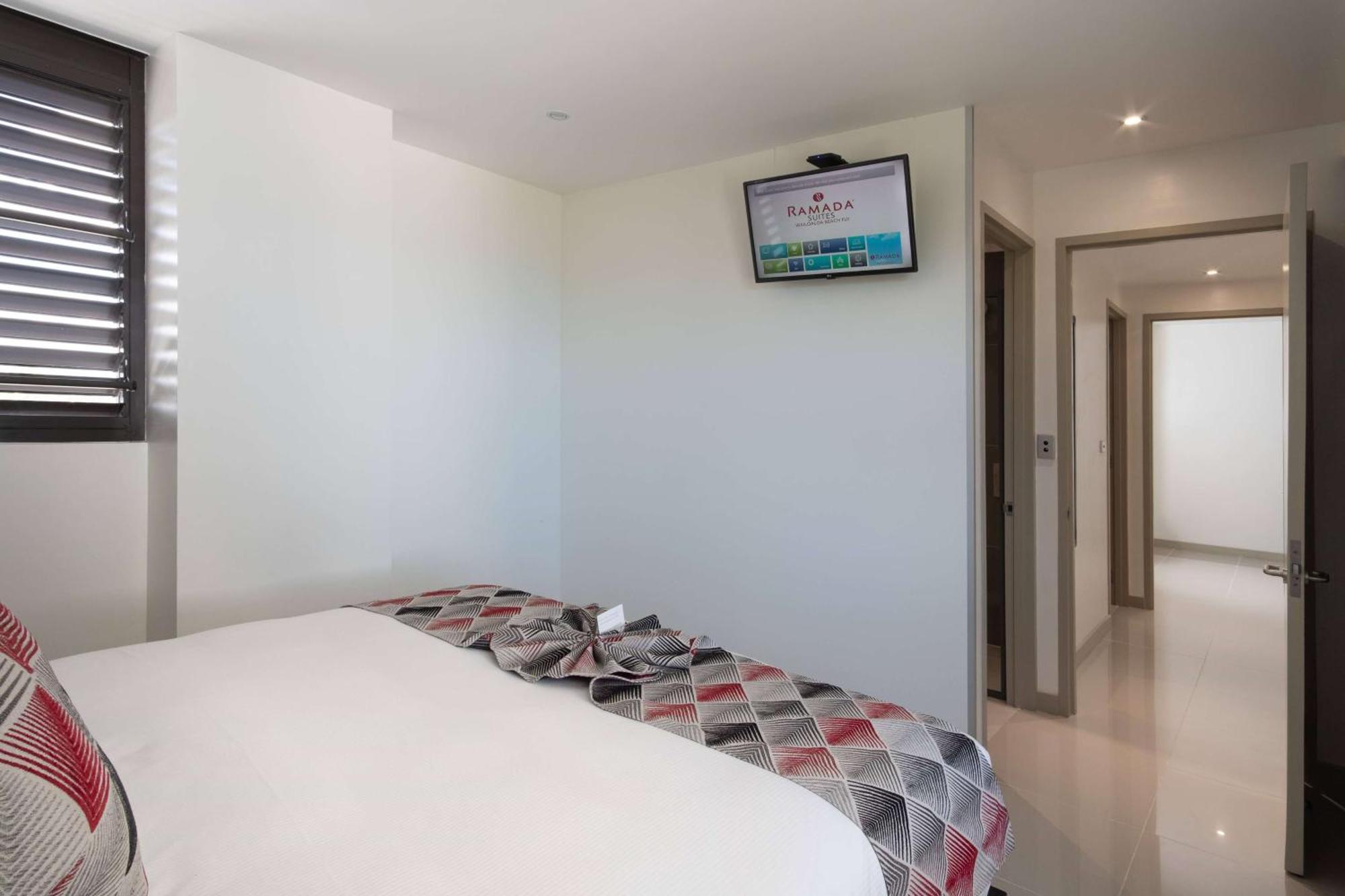 Ramada Suites By Wyndham Wailoaloa Beach Fiji Nadi Exterior foto