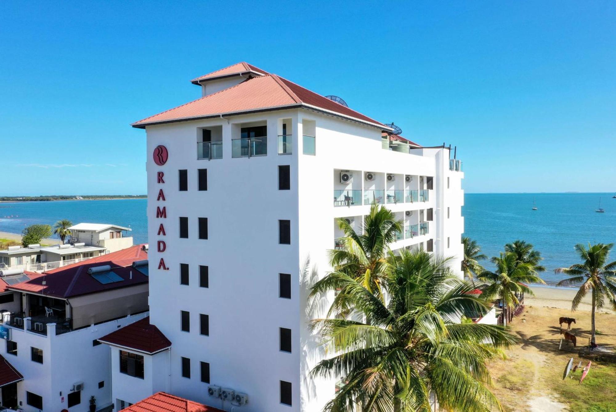 Ramada Suites By Wyndham Wailoaloa Beach Fiji Nadi Exterior foto