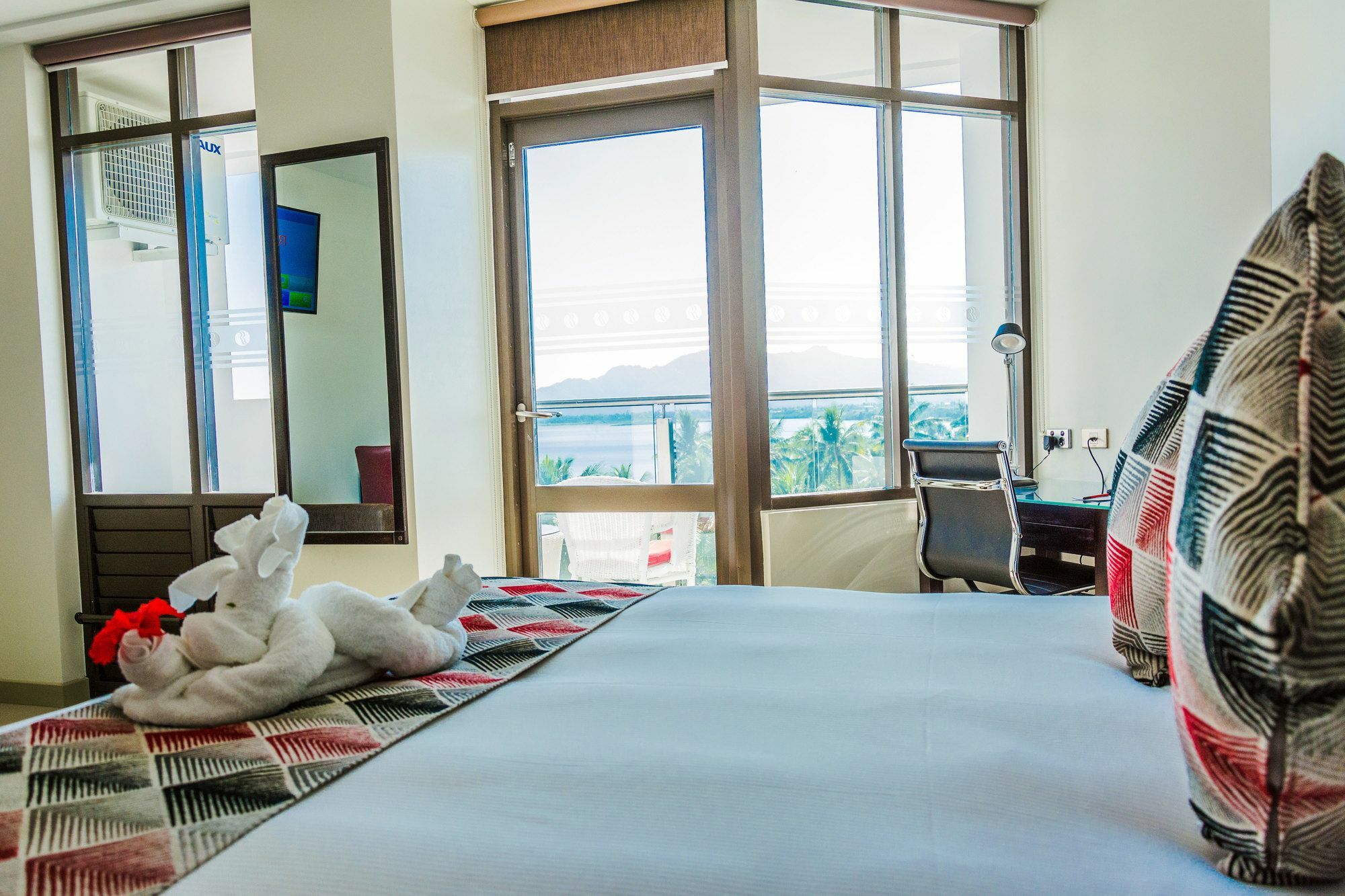 Ramada Suites By Wyndham Wailoaloa Beach Fiji Nadi Exterior foto